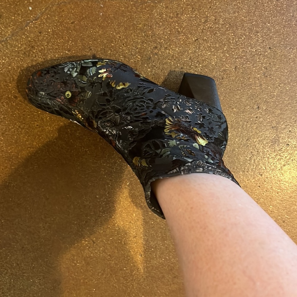 Floral booties made in Spain. Worn once, square toes booties w/ metallic heel - Picture 4 of 5